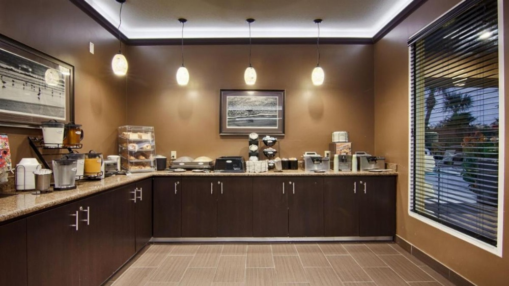Best Western Plus Seawall Inn & Suites By The Beach